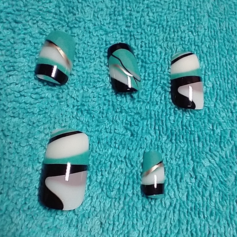 Press on nails green black white abstract set